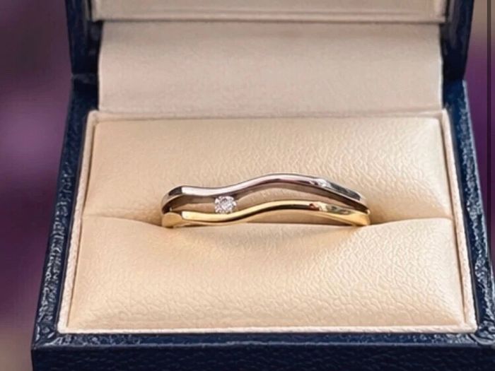 Vintage 9ct gold wave ring with diamond, new old stock