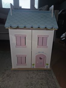 Beautiful Le Toy Van wooden dolls' house - perfect condition