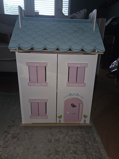 Beautiful Le Toy Van wooden dolls' house - perfect condition