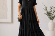 NEW black dress features a tiered skirt and short sleeves