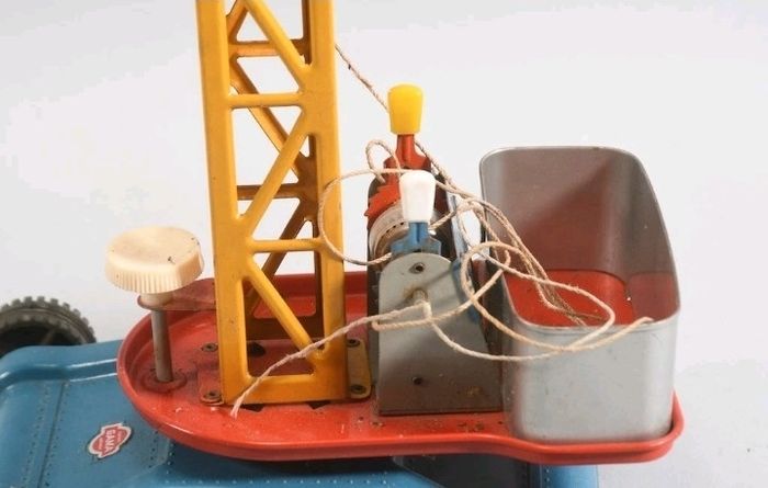 Vintage GAMA crane