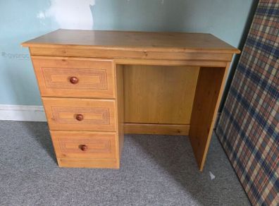 Small desk with 3 drawers