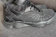 Very lightweight runners  UK 9 small fit more like UK 8.5