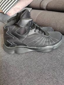 Very lightweight runners  UK 9 small fit more like UK 8.5