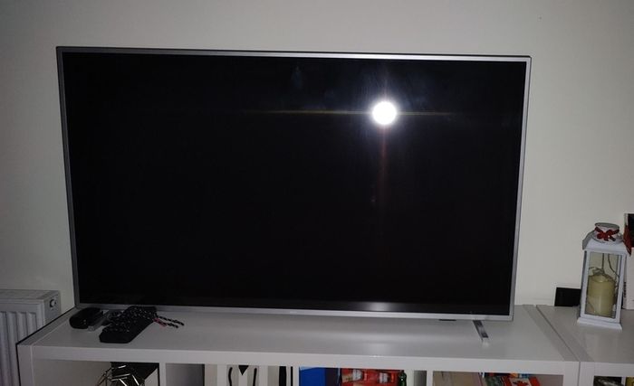 Philips 58" 4K Smart TV with Ambilight (58PUS7855) - Excellent Condition