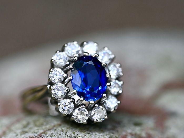 Vintage 1970/80s Sapphire & Diamond Ring