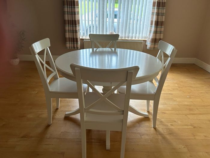 Extendable Table & Chairs