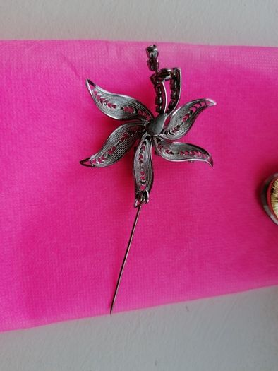 brooch