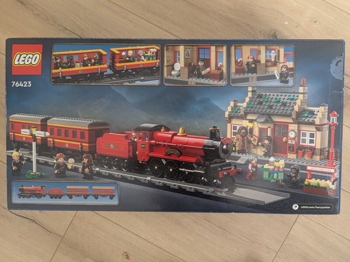 Lego Hogwarts Express and Hogsmeade Station 76423
