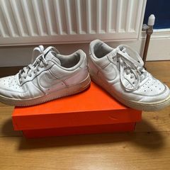 white Nike airforce trainers