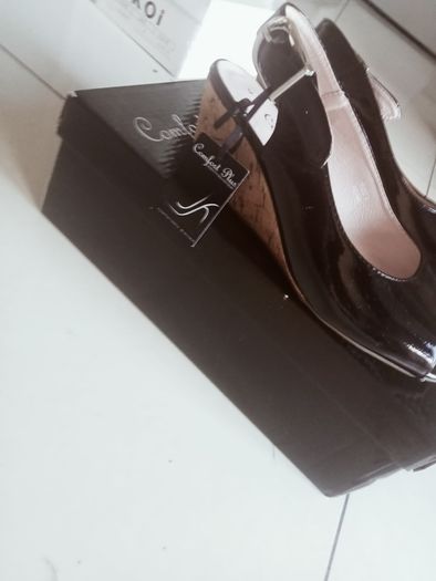 Size 4 wedge shoes 3 pairs for 25 euro
