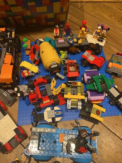 Large box of Varies sets Lego & figures