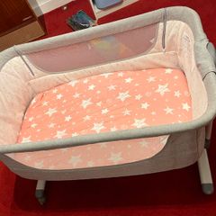 Height adjustable co-sleeper bassinet