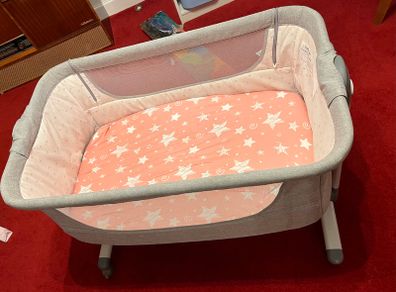 Height adjustable co-sleeper bassinet