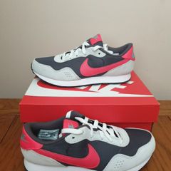 New Nike trainers size 3uk