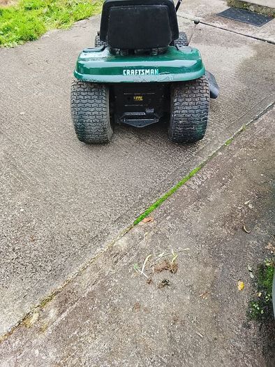 Craftsman lt1000 ride on  lawnmower