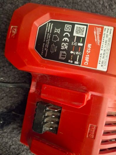 Milwaukee M18 CRAD2 Angle Drill + 9Ah Battery +charger