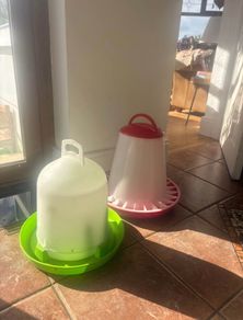 Poultry hen drinker and feeder