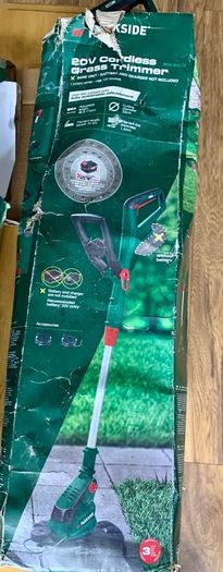 Cordless grass strimmer