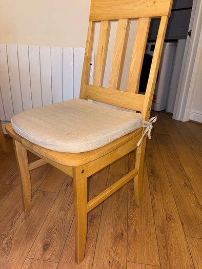Round solid pine dining table with 5 chairs