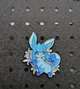 Glaceon enamel pin
