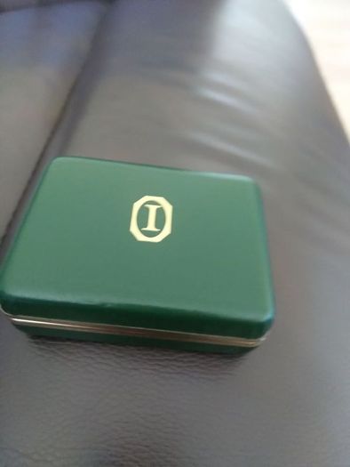 men's cuff links in box. very dressy .