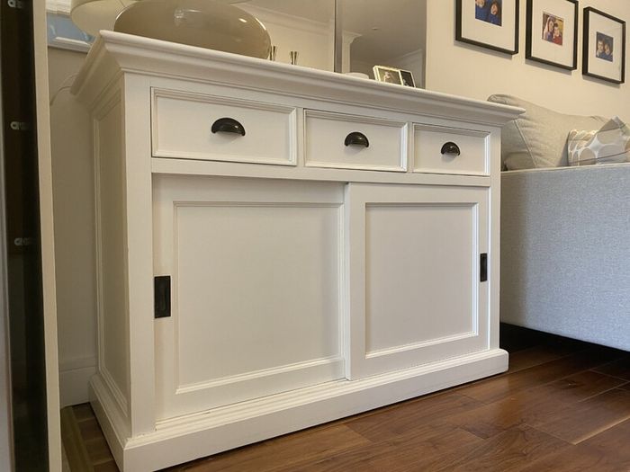 Solid wood Mahogany Sideboard. Crispy White. Petfect conditions.