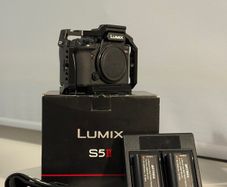 LUMIX s5ii, Cage and Batteries - Professional Hybrid Body