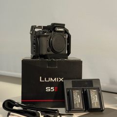 LUMIX s5ii, Cage and Batteries - Professional Hybrid Body