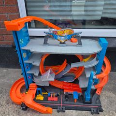 Hot Wheels Garage