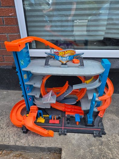 Hot Wheels Garage