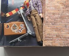 Harry Potter Platfirm 9& 3/4 Doll