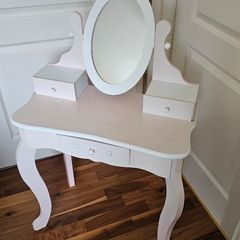 Girls dressing table