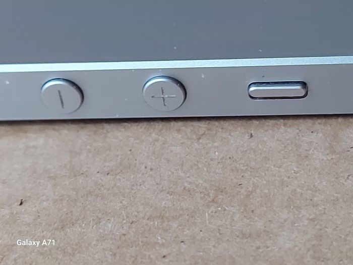 6 Mobile Phones for parts or repair, not powering on