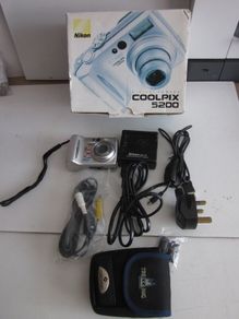 Nikon Coolpix 5200 Compact Digital Camera