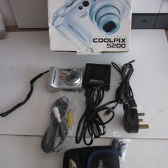 Nikon Coolpix 5200 Compact Digital Camera