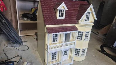 Large Doll House
