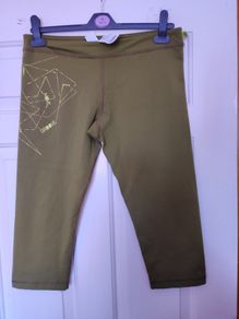 BNWT khaki green crop ZUMBA Fitness leggings size L UK12/14 EU40/42 Postage included