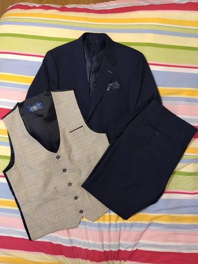 Benetti 3 Piece Tailored Navy Blue wool blend Suit