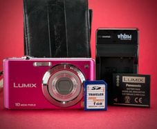 Panasonic Lumix DMC-FS7 point-and-shoot digital camera