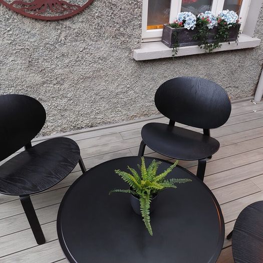 Coffee Table & Chairs