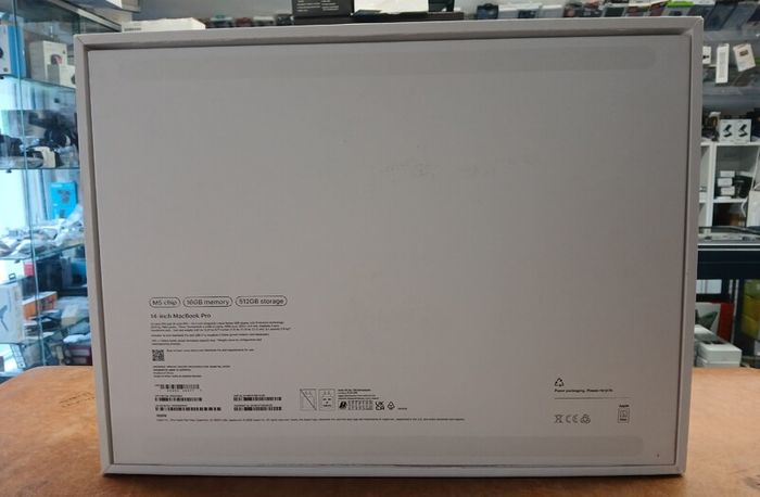 MacBook Pro 17,2/ M5 (10-CPU 10-GPU) /16GB Ram/512GB SSD/14  Battery health :100%