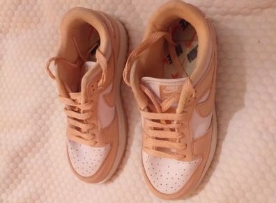 Girls Nike Trainers Size 35 Eu/uk 2.5