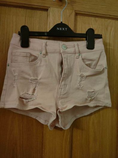 pink shorts