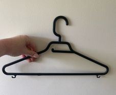 Black plastic hangers (50)