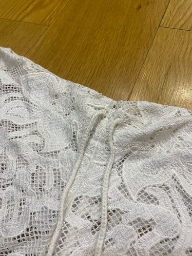 white lace shorts