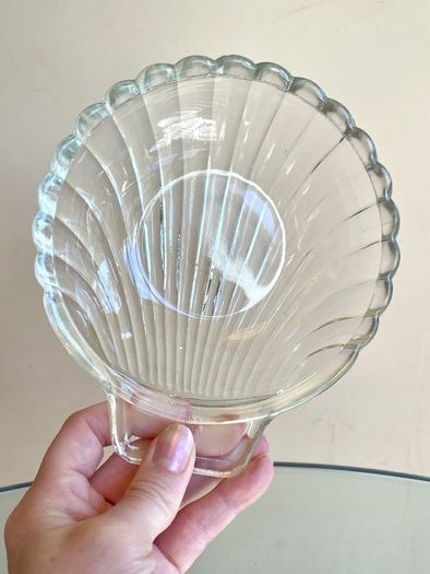 Set of 4 Vintage Pyrex Glass Shell Dishes Plates Bowls