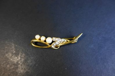 Vintage Gold Tone Faux Pearl Brooch