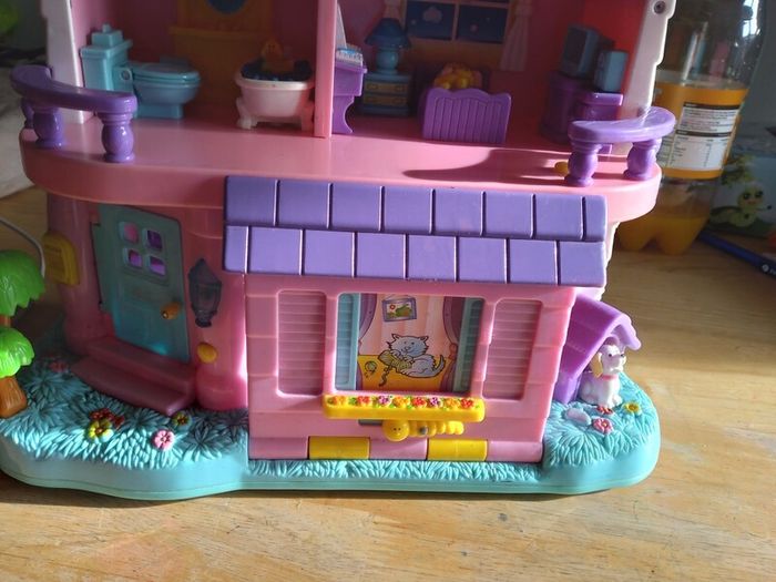 Hamleys toy house