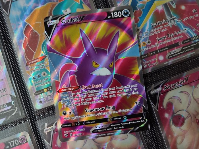 Crobat V ! Full Art ! Ultra Rare ! from Darkness Ablaze Set ! 2020 ! Pokemon Card !